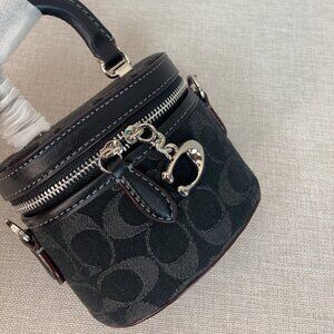 TRAIL CROSSBODY 12 IN SIGNATURE DENIM